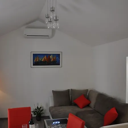 Apartment Sweet Home Split Room photo